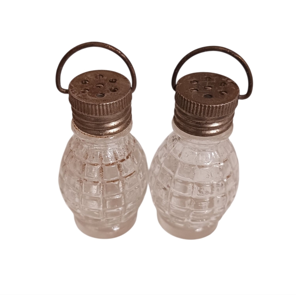 VINTAGE MINIATURE GLASS SALT & PEPPER SHAKERS W/METAL LIDS GRENADE STYLE
